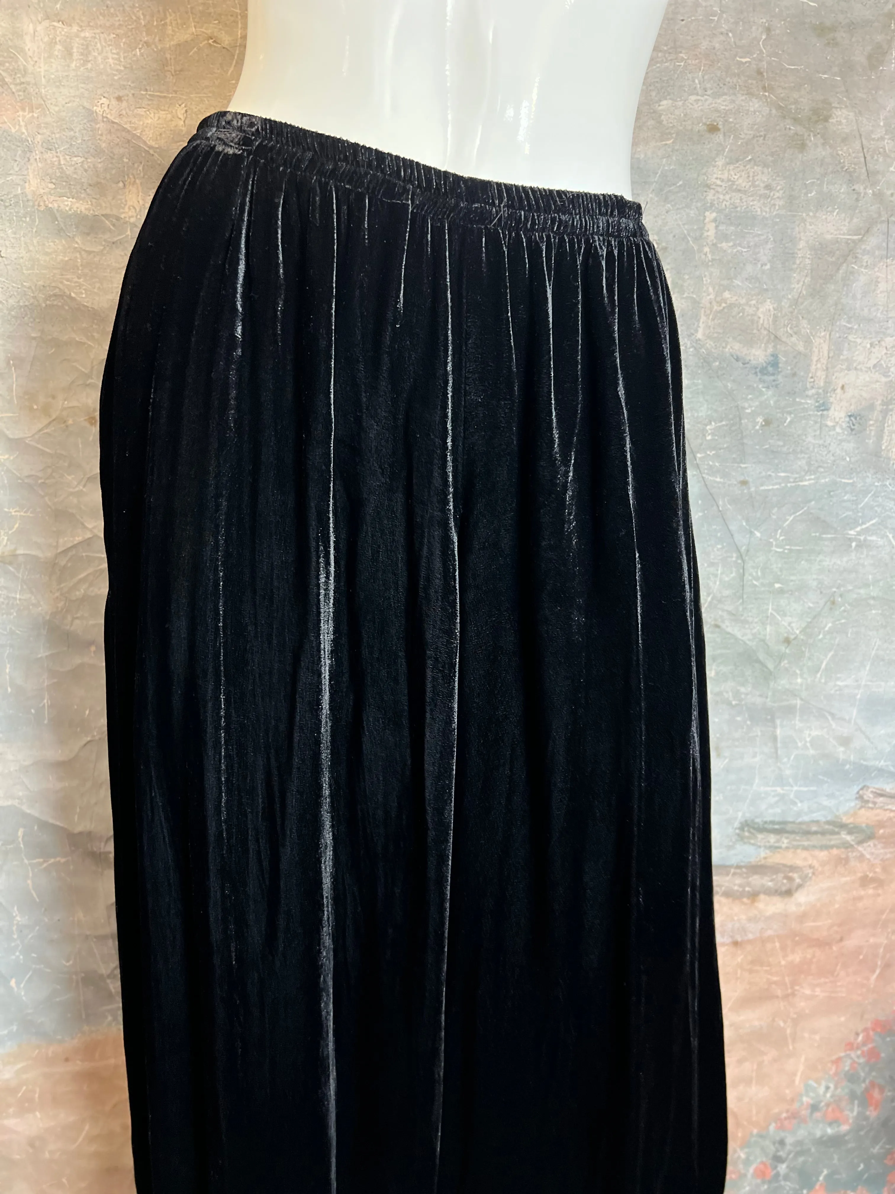 5409 Velvet Tuck Pant