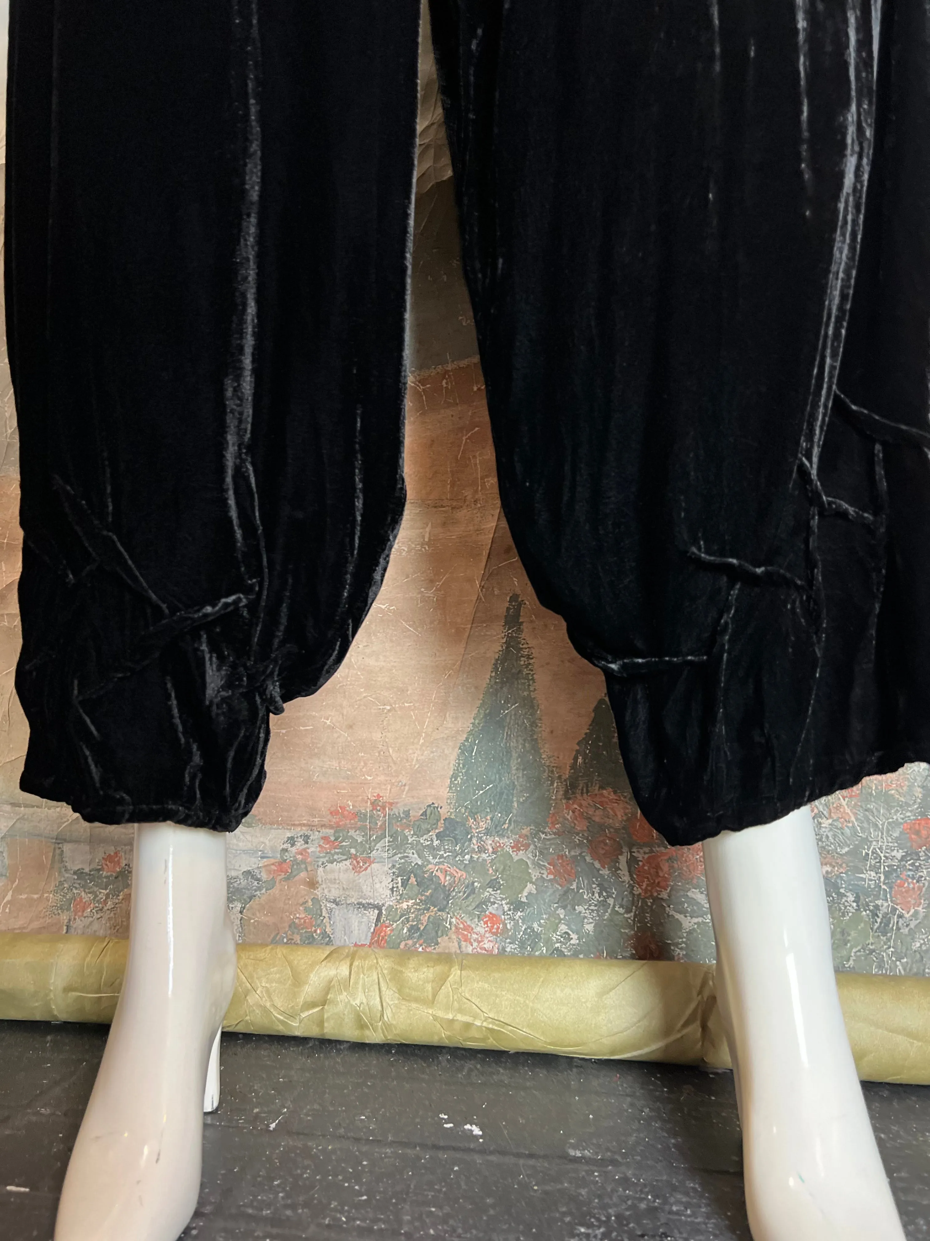 5409 Velvet Tuck Pant