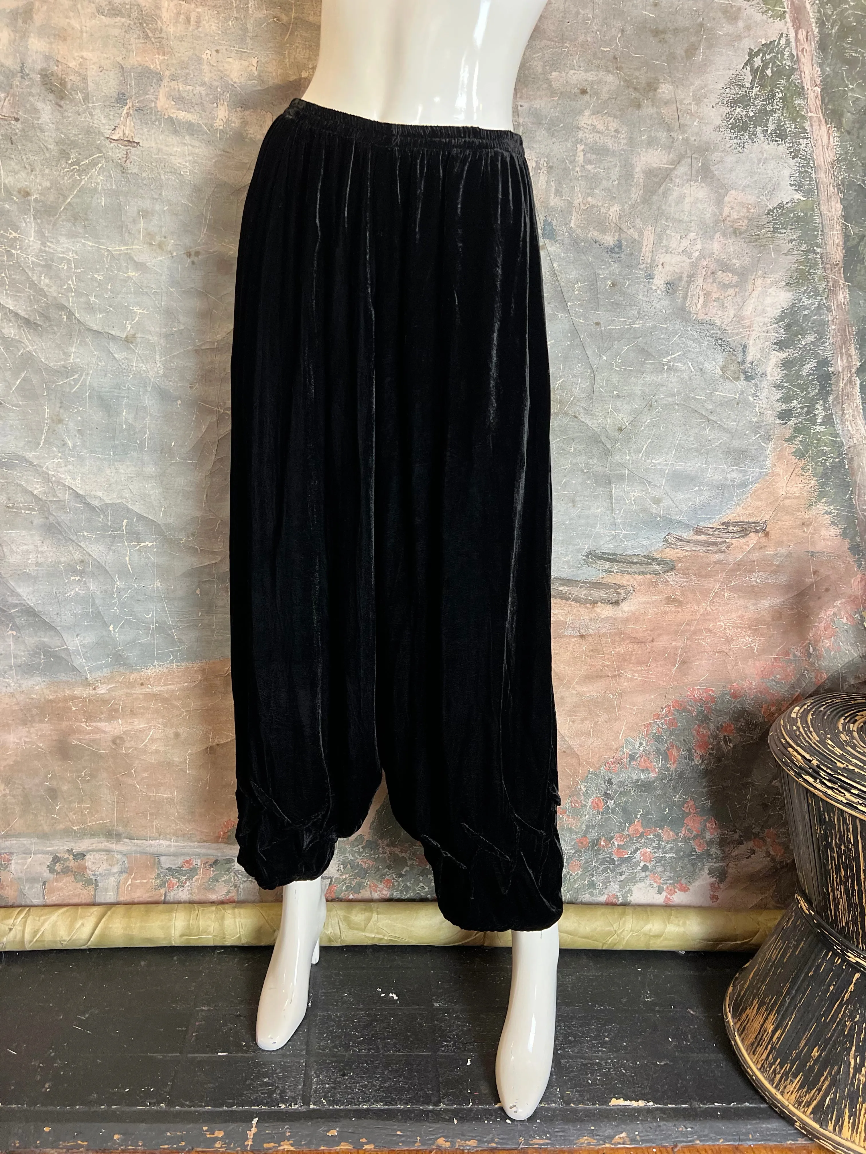 5409 Velvet Tuck Pant