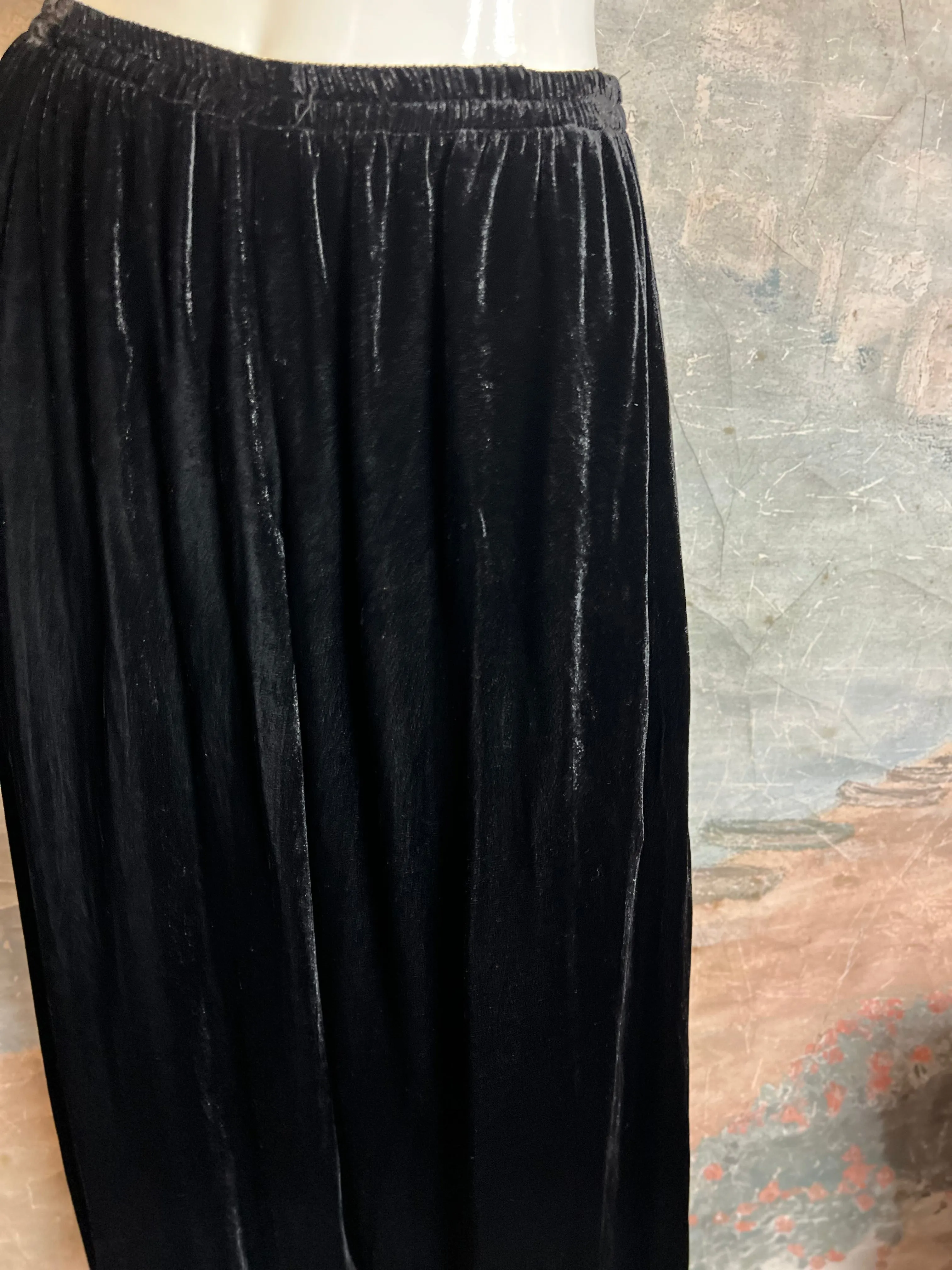 5409 Velvet Tuck Pant
