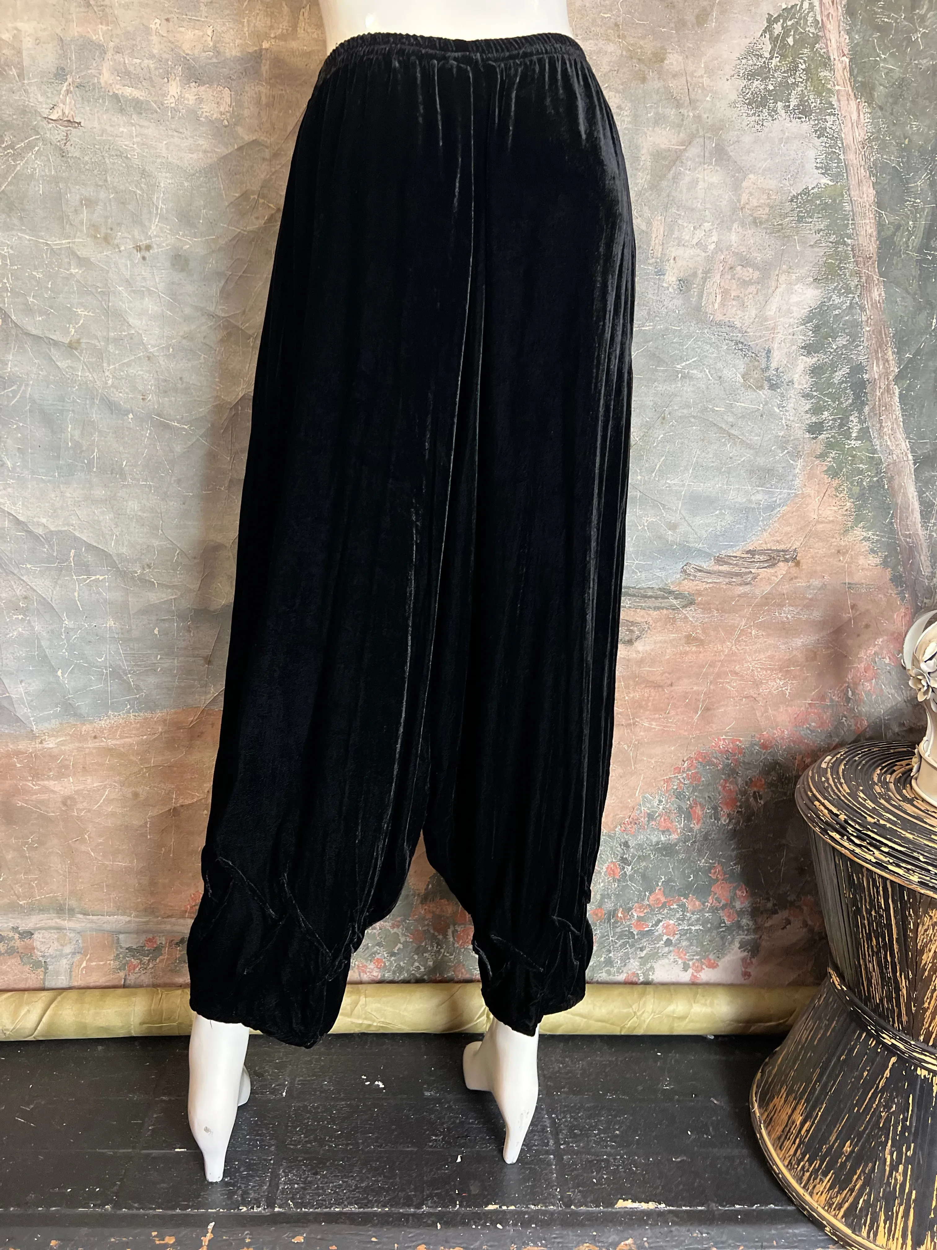 5409 Velvet Tuck Pant