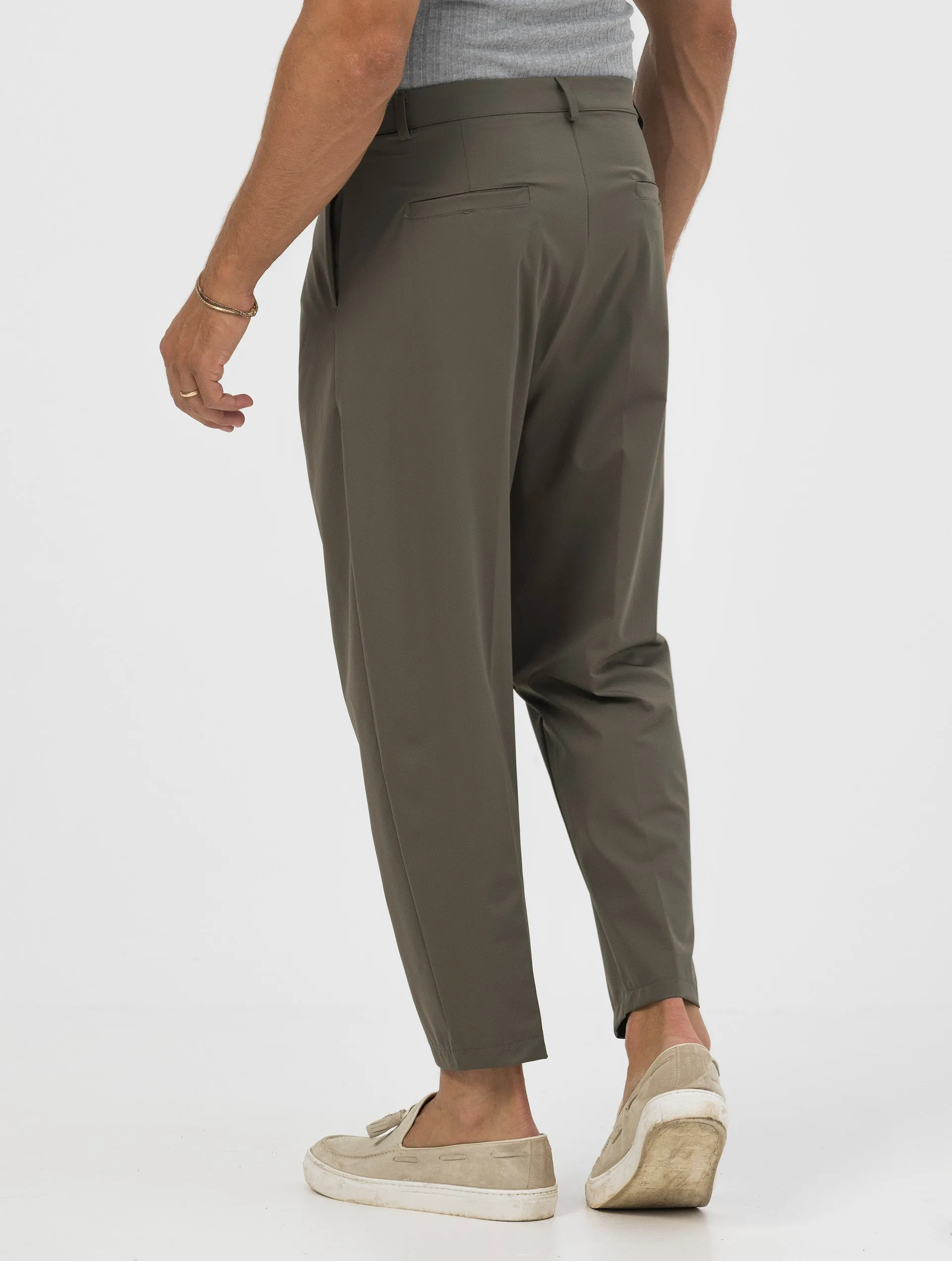 HIRO TECH CASUAL PANTS IN GREEN